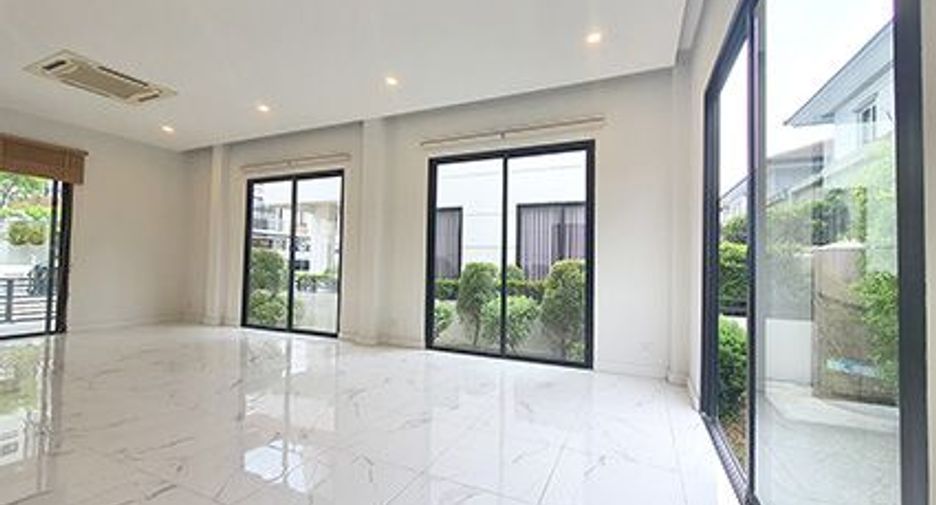 For sale 3 bedrooms house in Saphan Sung, Bangkok