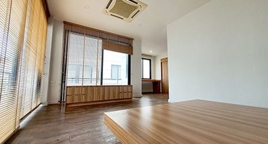 For sale 3 bedrooms house in Saphan Sung, Bangkok
