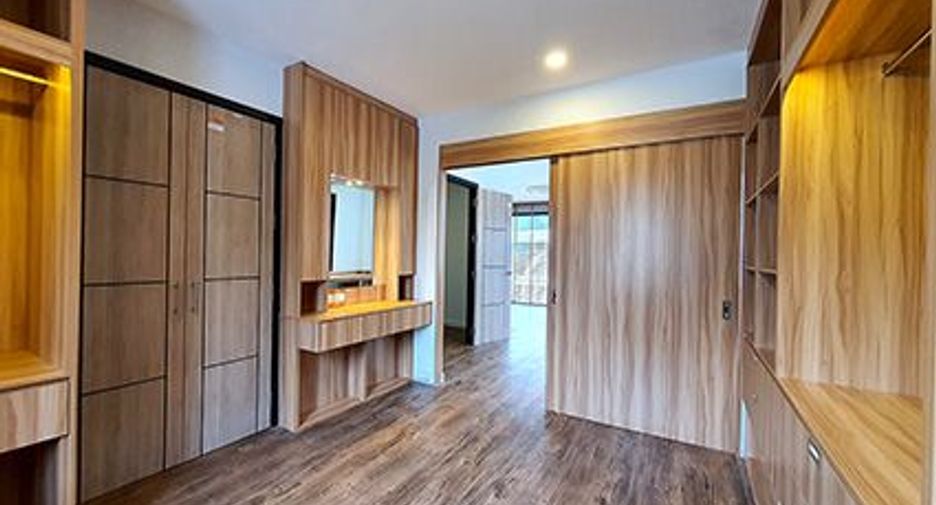 For sale 3 bedrooms house in Saphan Sung, Bangkok