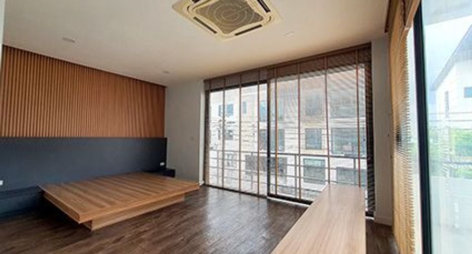For sale 3 bedrooms house in Saphan Sung, Bangkok