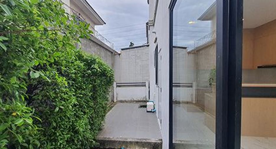 For sale 3 bedrooms house in Saphan Sung, Bangkok