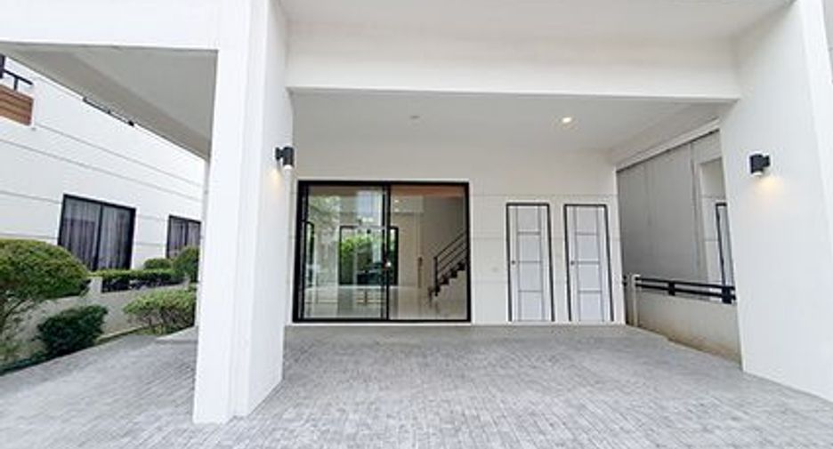 For sale 3 bedrooms house in Saphan Sung, Bangkok