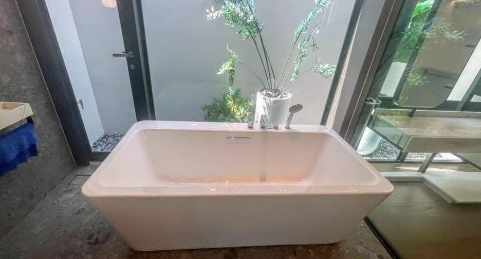 Haus zum Kauf mit 4 Zimmer in Saphan Sung, Bangkok