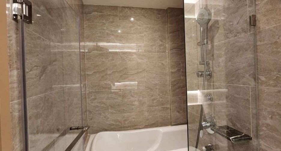 For rent and for sale 2 bedrooms condo in Huai Khwang, Bangkok
