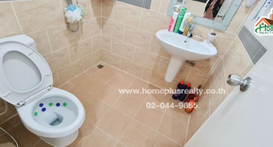 Продажа 4 спальни таунхаус в Sai Noi, Нонтабури