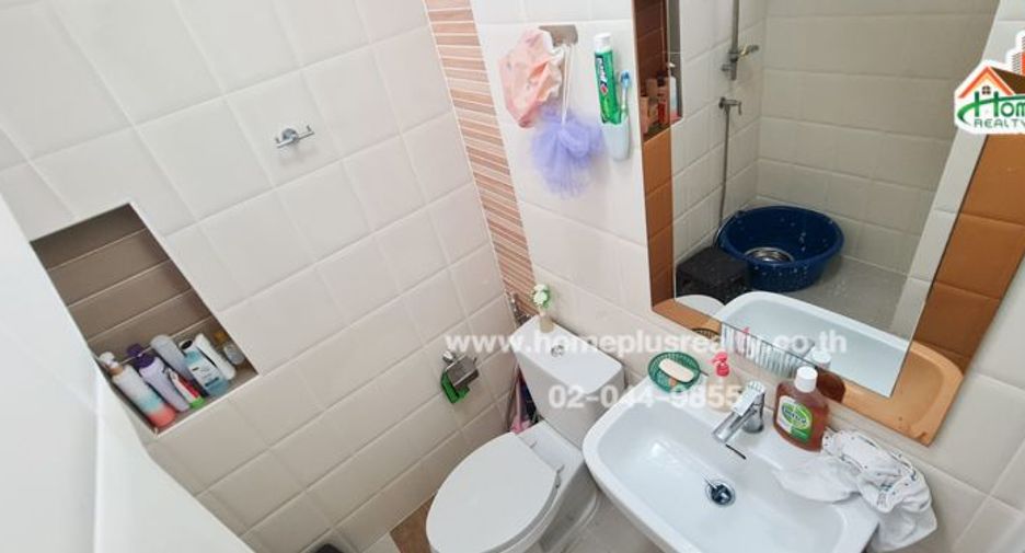 Продажа 4 спальни таунхаус в Sai Noi, Нонтабури