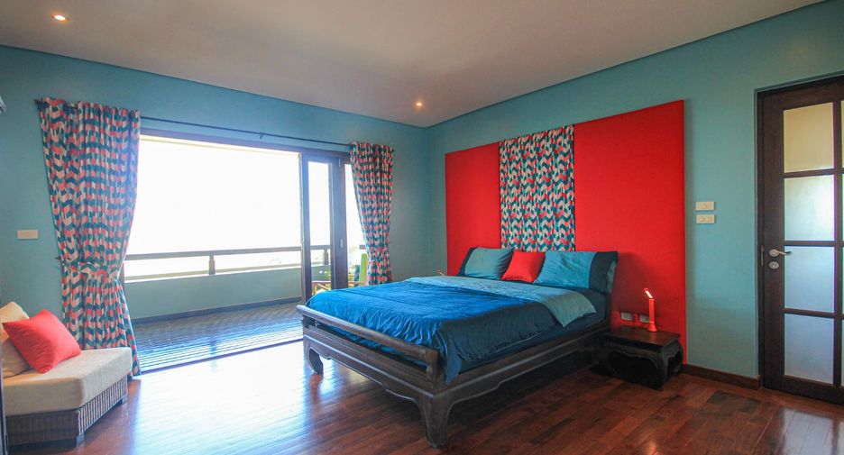 For sale 3 bed apartment in Hua Hin, Prachuap Khiri Khan