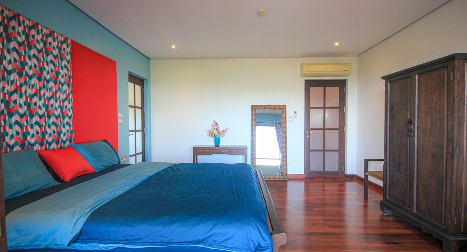 For sale 3 bed apartment in Hua Hin, Prachuap Khiri Khan
