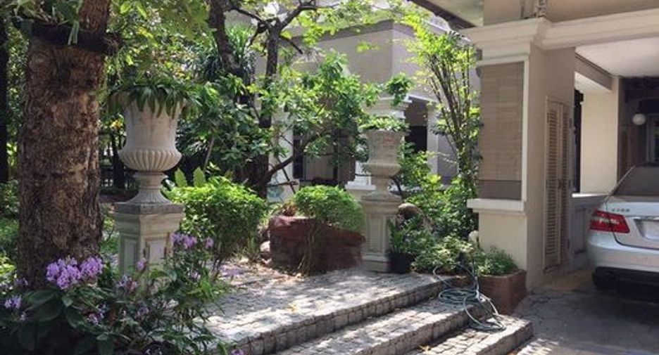 À louer et à vendre 4 chambres maison à Bang Khen, Bangkok