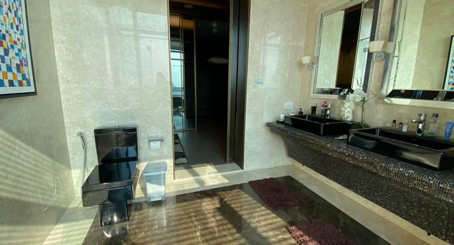 Продажа 3 спальни кондо в Кхлонг Тоеи, Бангкок