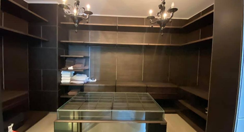 Продажа 3 спальни кондо в Кхлонг Тоеи, Бангкок