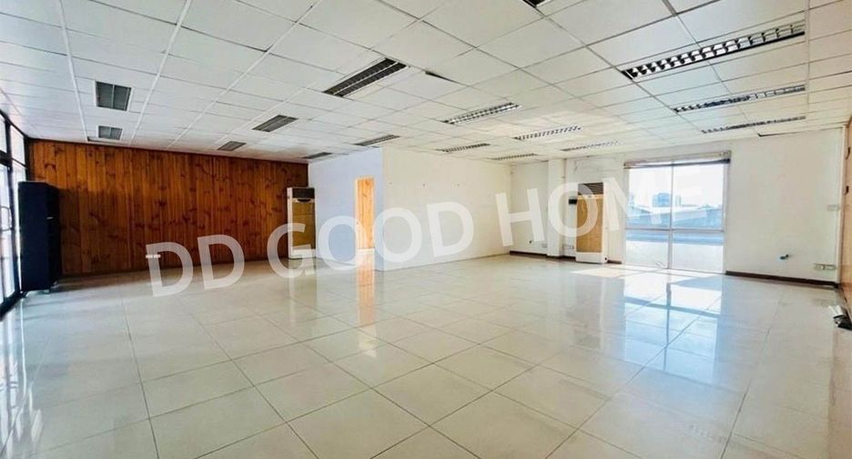 For rent 10 bedrooms warehouse in Mueang Chiang Mai, Chiang Mai