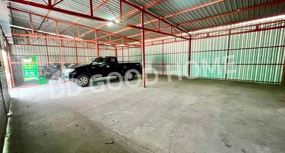 For rent 10 Beds warehouse in Mueang Chiang Mai, Chiang Mai