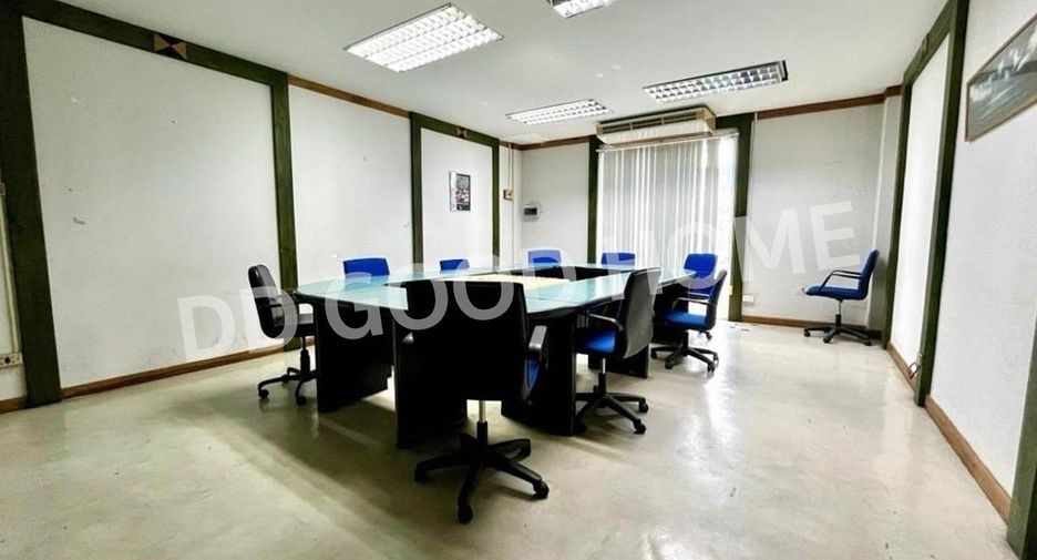 For rent 10 bedrooms warehouse in Mueang Chiang Mai, Chiang Mai