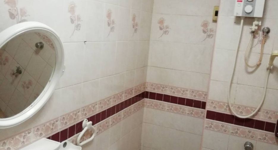 For rent and for sale 4 bedrooms townhouse in Bueng Kum, Bangkok