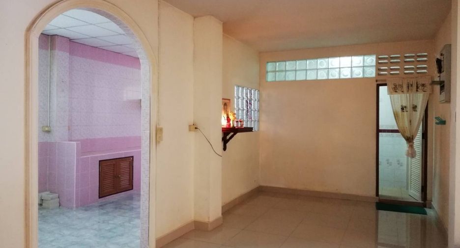 For rent and for sale 4 bedrooms townhouse in Bueng Kum, Bangkok