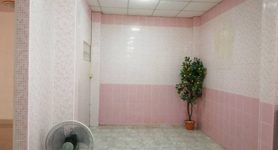 For rent and for sale 4 bedrooms townhouse in Bueng Kum, Bangkok