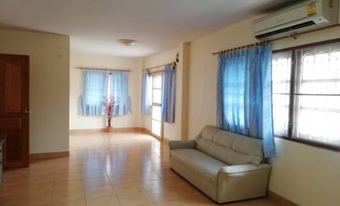 Reihenhaus zur Miete und zum Kauf mit 4 Zimmer in Bueng Kum, Bangkok