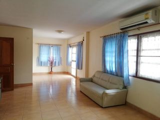 Casa adosada en alquiler y en venta de 4 habitaciones en Bueng Kum, Bangkok
