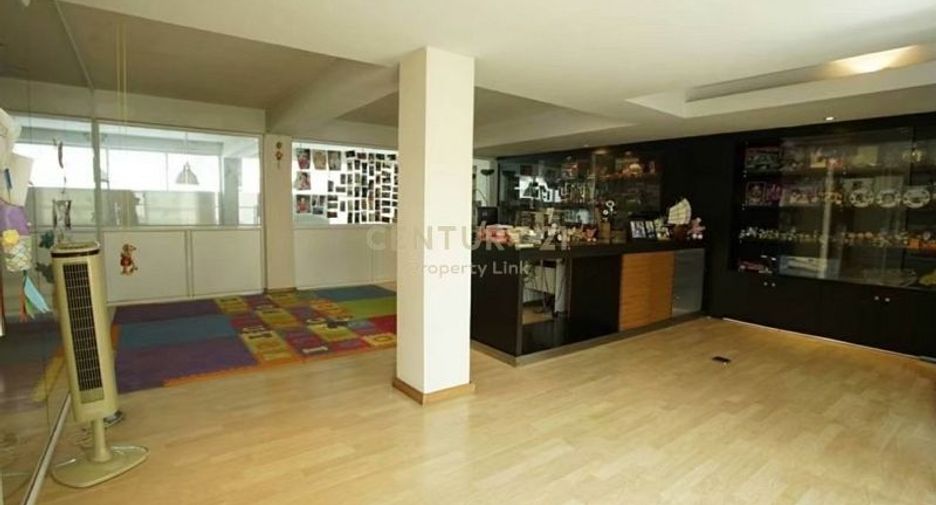For rent and for sale 1 bed townhouse in Huai Khwang, Bangkok