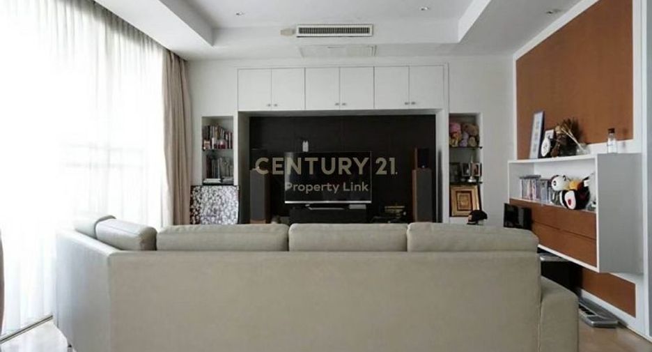 For rent and for sale 1 bed townhouse in Huai Khwang, Bangkok