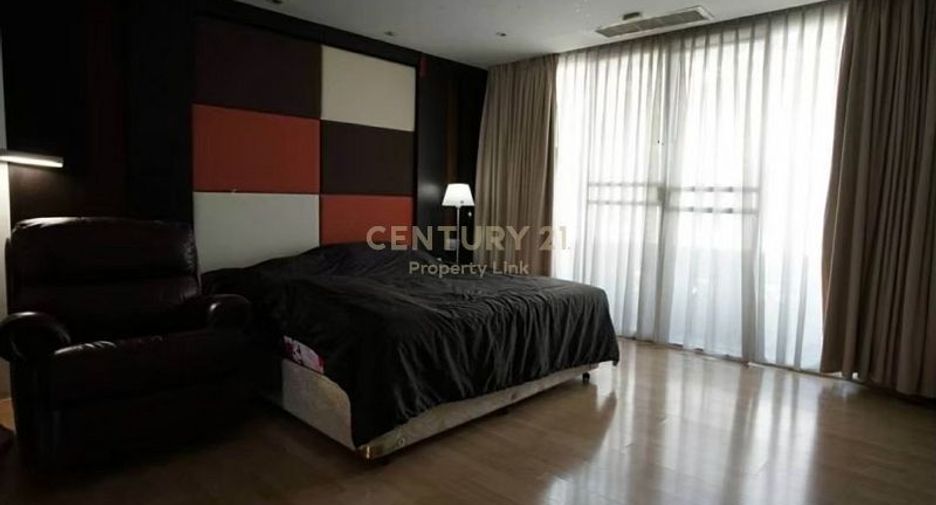For rent and for sale 1 bed townhouse in Huai Khwang, Bangkok