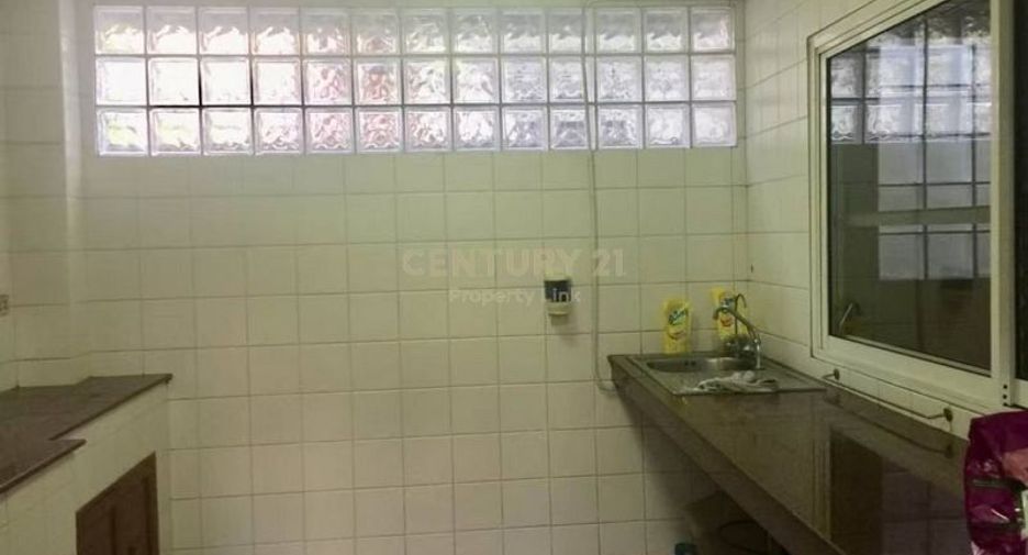 For rent and for sale 1 bed townhouse in Huai Khwang, Bangkok