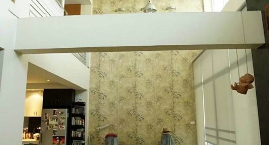 For rent and for sale 1 bed townhouse in Huai Khwang, Bangkok