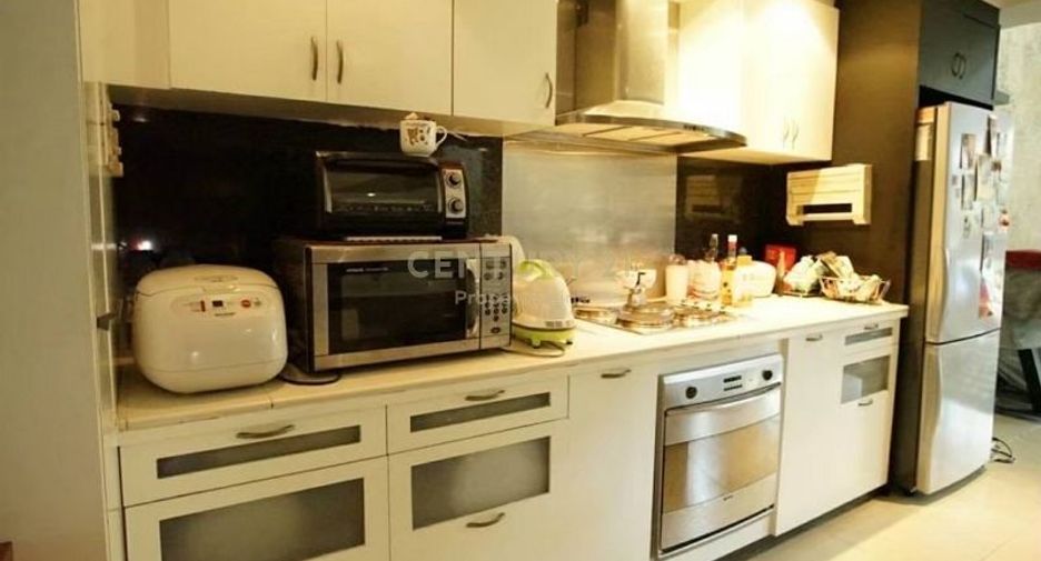 For rent and for sale 1 bed townhouse in Huai Khwang, Bangkok