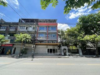 For sale 9 bed retail Space in Chatuchak, Bangkok