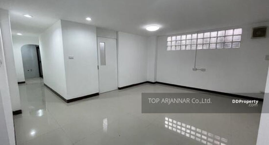 Local comercial en venta de 9 habitaciones en Chatuchak, Bangkok