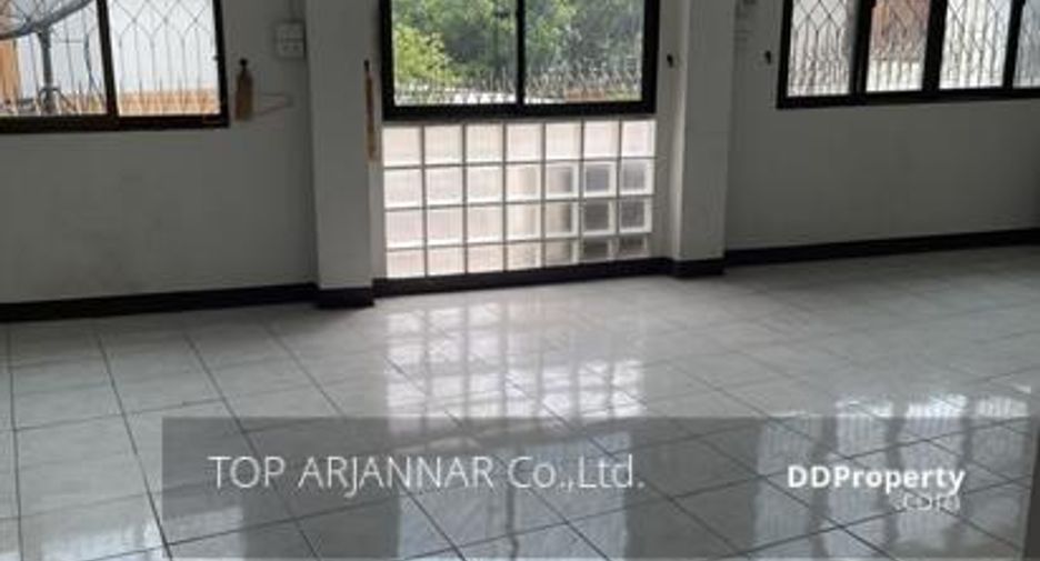 Local comercial en venta de 9 habitaciones en Chatuchak, Bangkok