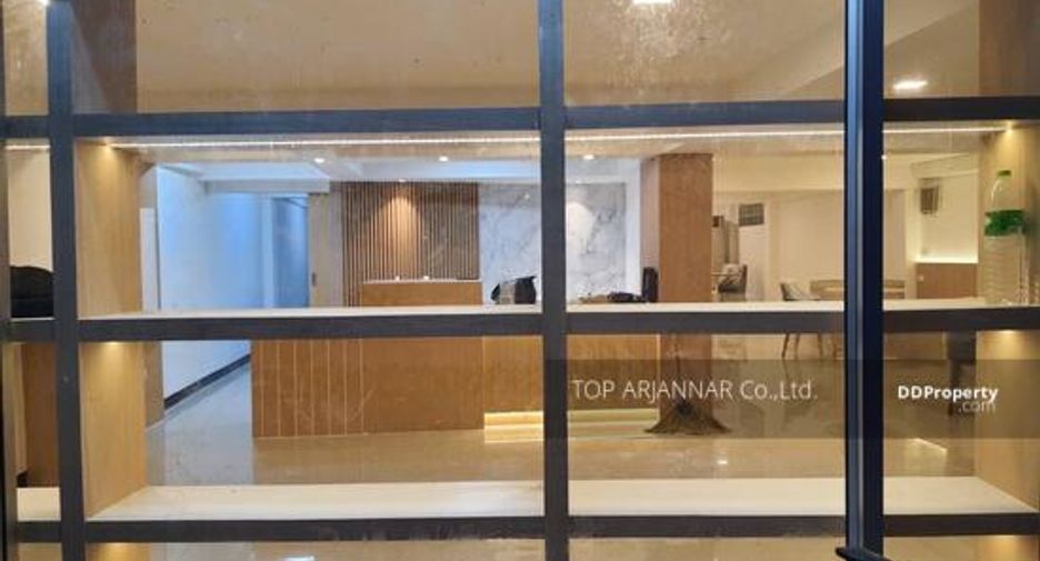 Local comercial en venta de 9 habitaciones en Chatuchak, Bangkok