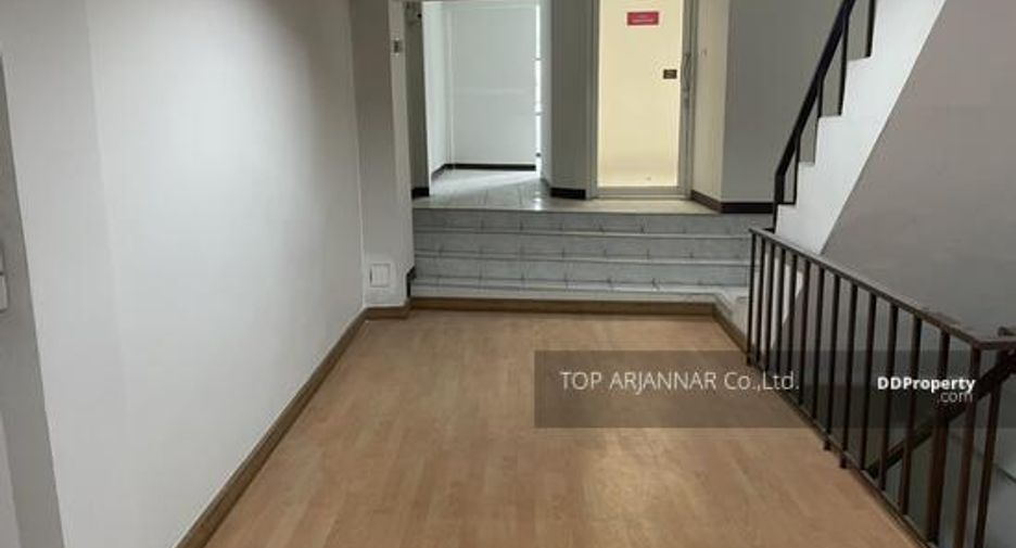 Local comercial en venta de 9 habitaciones en Chatuchak, Bangkok