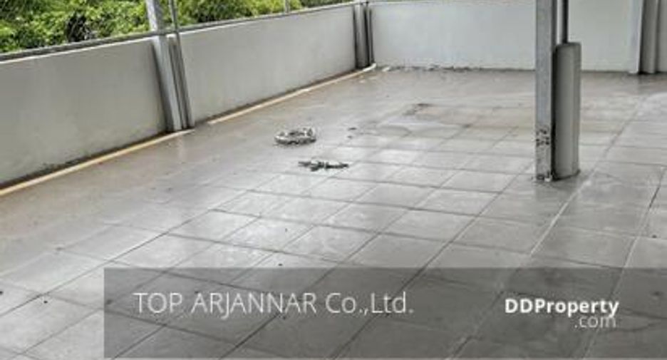 Local comercial en venta de 9 habitaciones en Chatuchak, Bangkok