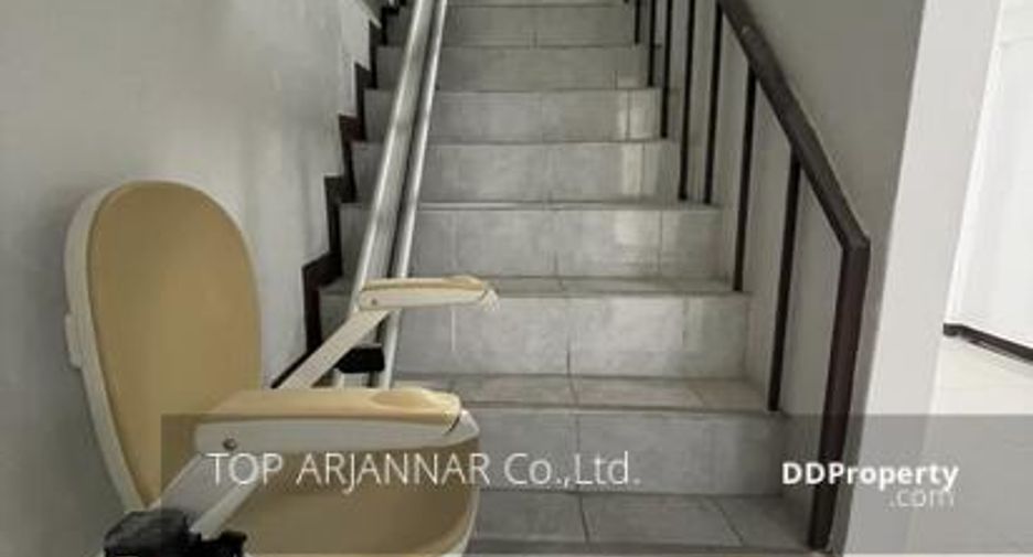 Local comercial en venta de 9 habitaciones en Chatuchak, Bangkok