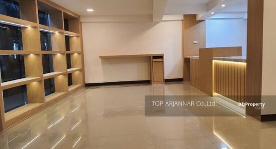 Local comercial en venta de 9 habitaciones en Chatuchak, Bangkok