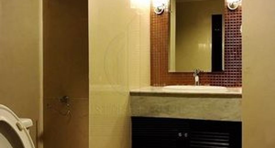 For sale 2 bedrooms condo in Khlong Toei, Bangkok