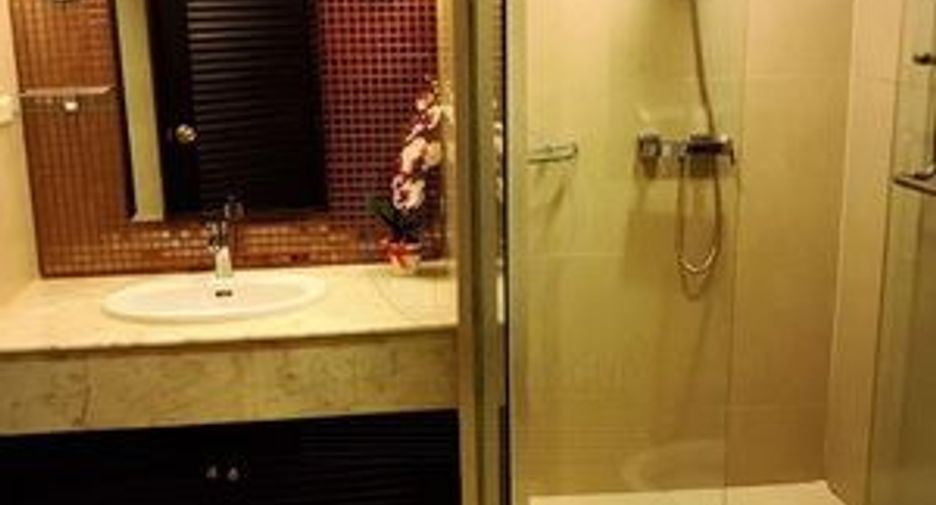 For sale 2 bedrooms condo in Khlong Toei, Bangkok