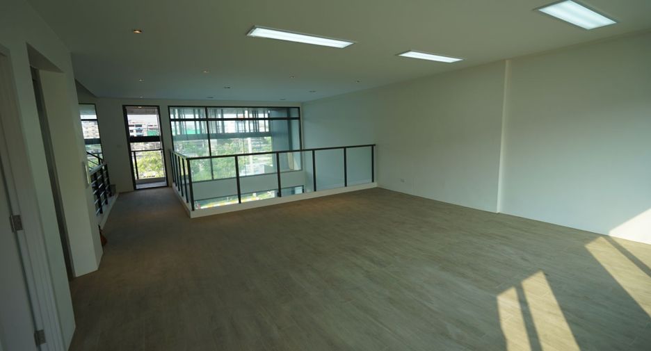 À vendre 3 chambres bureau à Bang Phli, Samut Prakan