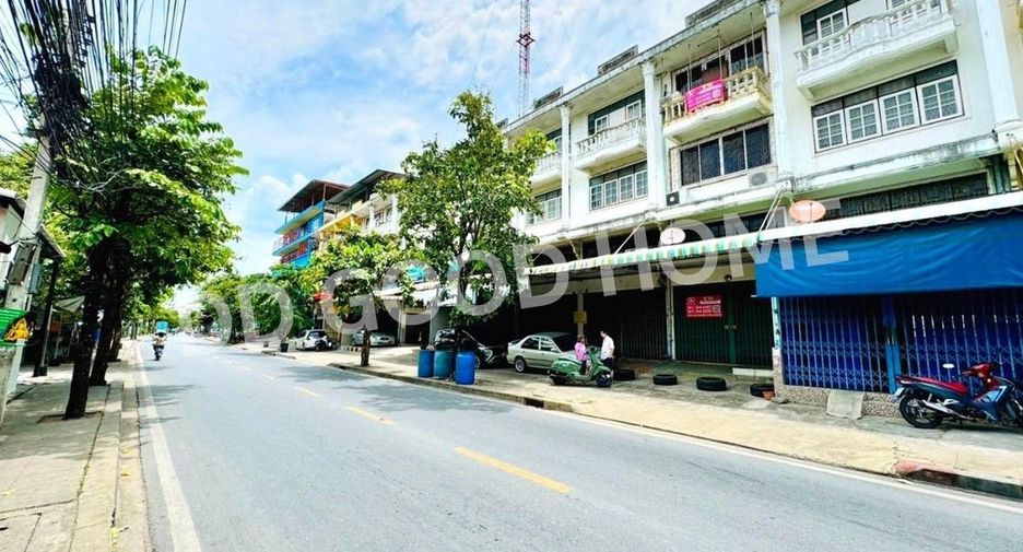 For sale 4 bedrooms retail Space in Phasi Charoen, Bangkok