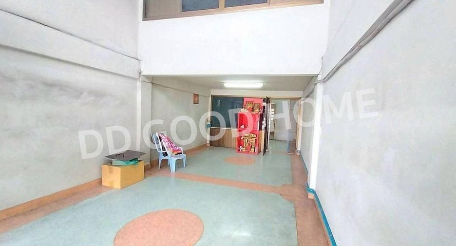 For sale 4 bedrooms retail Space in Phasi Charoen, Bangkok