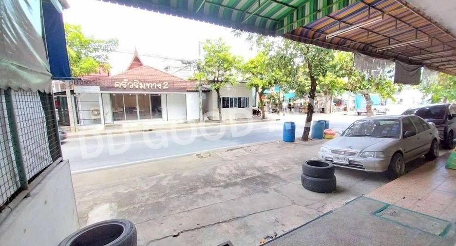 For sale 4 bedrooms retail Space in Phasi Charoen, Bangkok