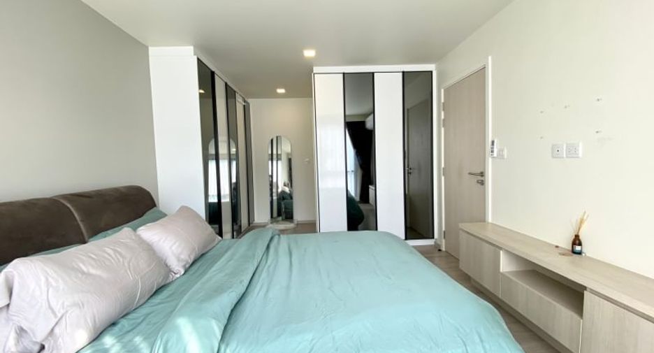 For sale 2 bedrooms condo in Huai Khwang, Bangkok