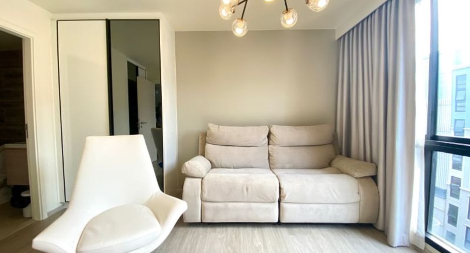 For sale 2 bedrooms condo in Huai Khwang, Bangkok
