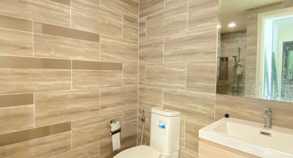 For sale 2 bedrooms condo in Huai Khwang, Bangkok
