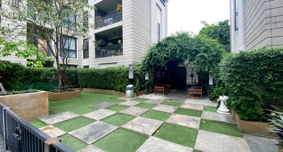 For sale 2 bedrooms condo in Huai Khwang, Bangkok