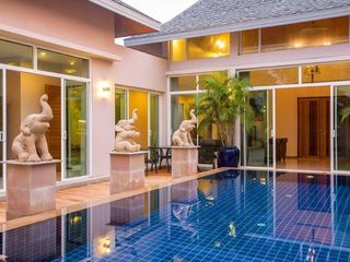 For rent 3 bedrooms villa in Mueang Phuket, Phuket