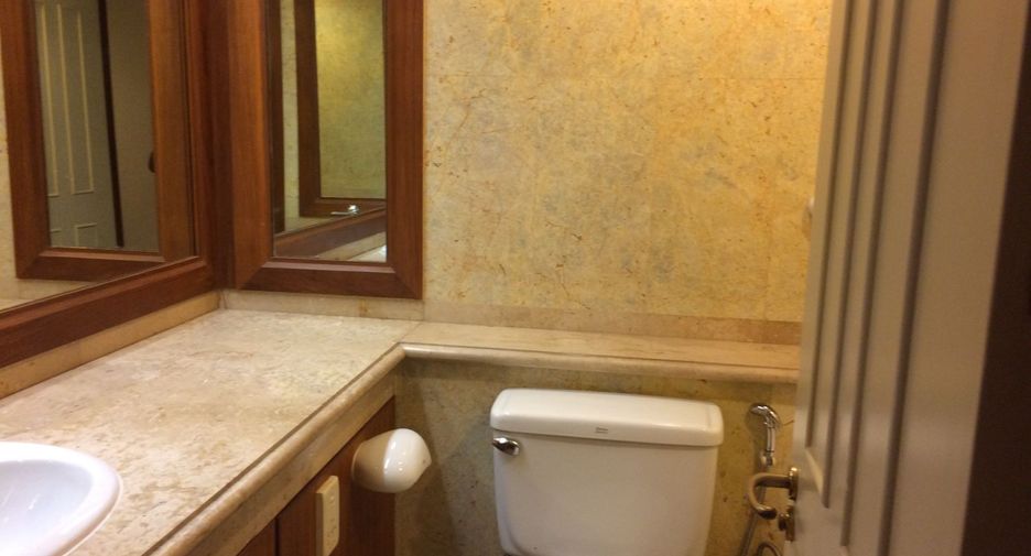 For sale 3 bedrooms condo in Pathum Wan, Bangkok