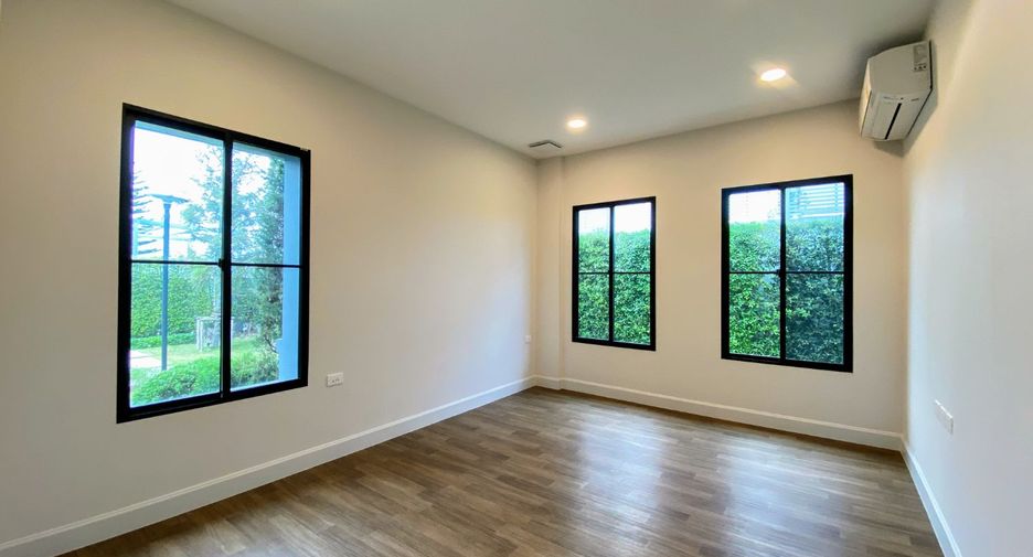 For sale 4 bedrooms house in Taling Chan, Bangkok